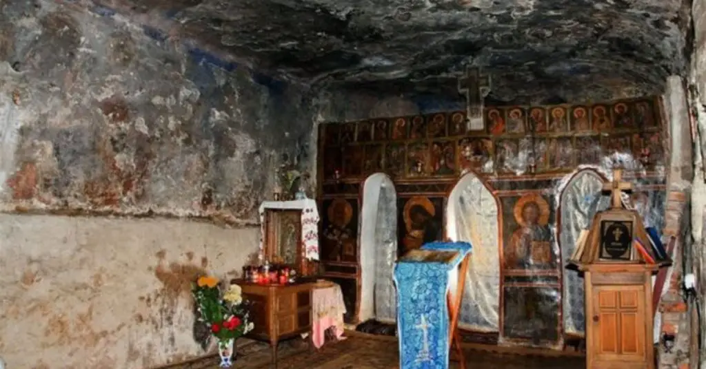 Descoperă Mânăstirea Cetățuia - Meteora României, Oază Spirituală și Istorică