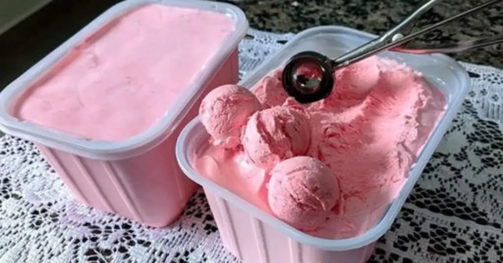 Reînvie Gustul Copilăriei cu Înghețată de Căpșuni și Frișcă Făcută în Casă