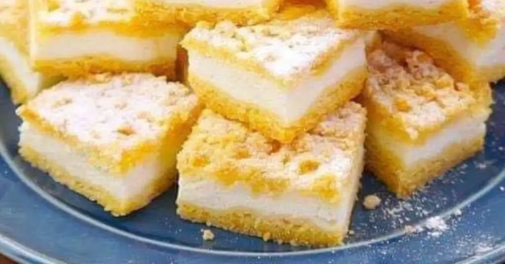 Prăjitură Fragedă cu Iaurt - Desert Ușor și Delicios