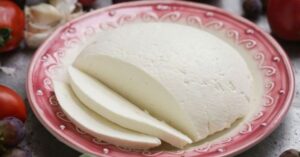 Cum să Prepari Brânză Proaspătă de Casă cu Lapte, Iaurt și Lămâie