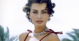 Sophia Loren: Frumusețea Neschimbată și Povestea de Succes Dincolo de Timp
