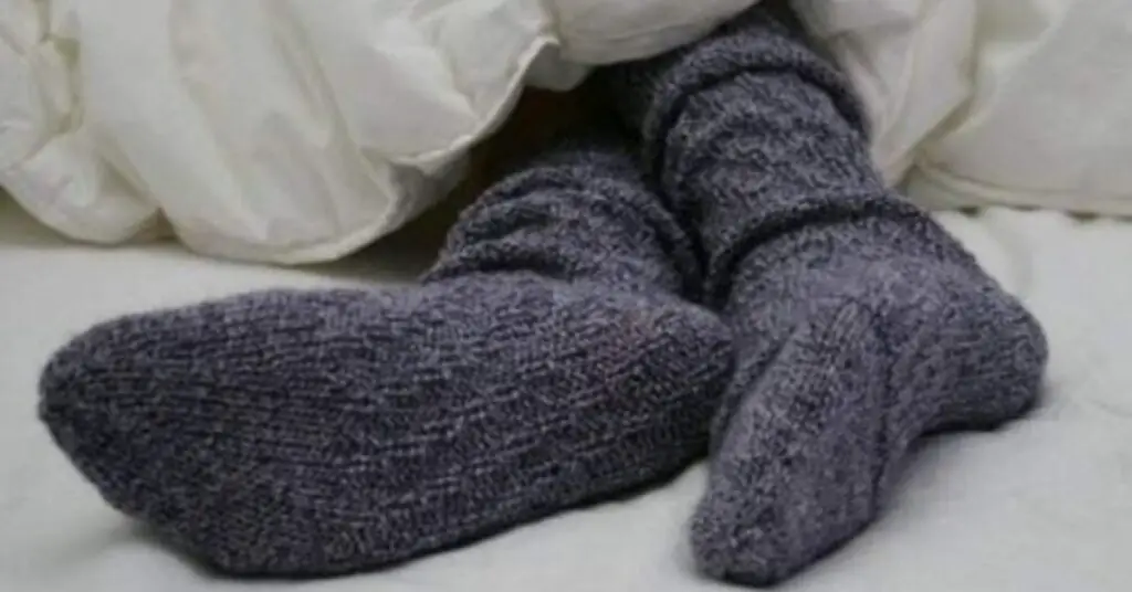 Dormitul cu șosete în picioare - Cum Îmbunătățește Calitatea Somnului