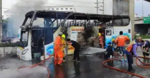 Tragedie Națională: 20 de copii morți într-un incendiu devastator la bordul unui autobuz școlar